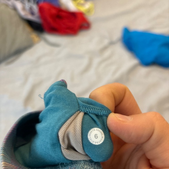 Lululemon Energy Bra Size 6 - Picture 3 of 3